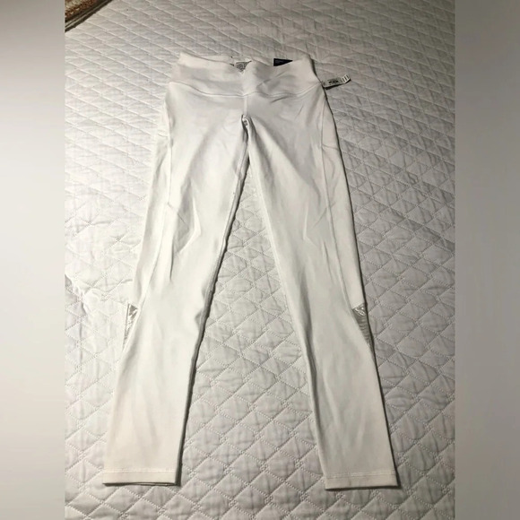 Victoria's Secret Pants - NWT Victoria’s Secret Sport White Mid-Rise Ankle Length Knockout Leggings